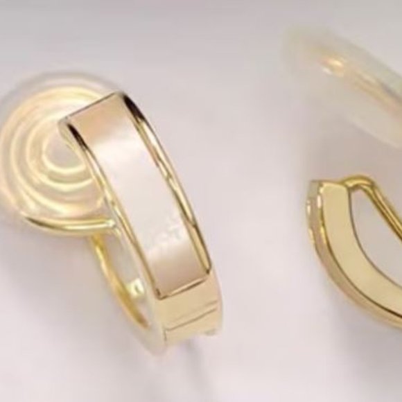 NWOT:  White Mother of Pearl 14K Gold Plated Clip On Earrings - Picture 4 of 7